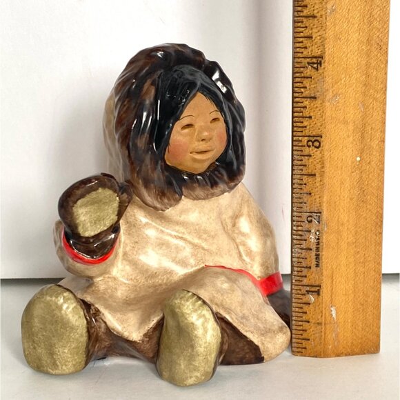 1982 Dinah Inuit Eskimo Figurine C Alan Johnson Hand-Painted 4x4.25x3in Ceramic - Picture 9 of 12
